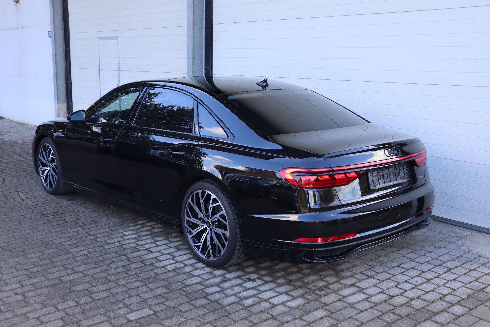 Audi A8L 55 TFSI lang exclusive S-Line - Samsaru's Car Outlet