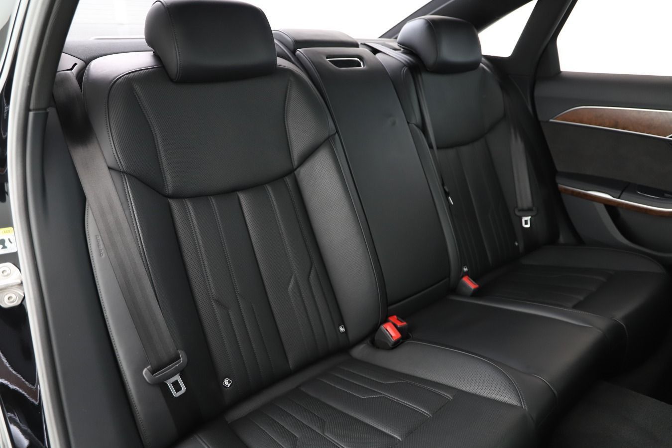 Audi A8 60 TFSI e Q - Samsaru's Car Outlet