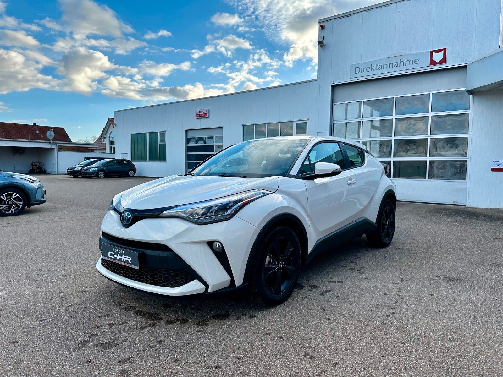 Toyota C-HR Flow 1.8-l-VVTi Hybrid - Samsaru's Car Outlet
