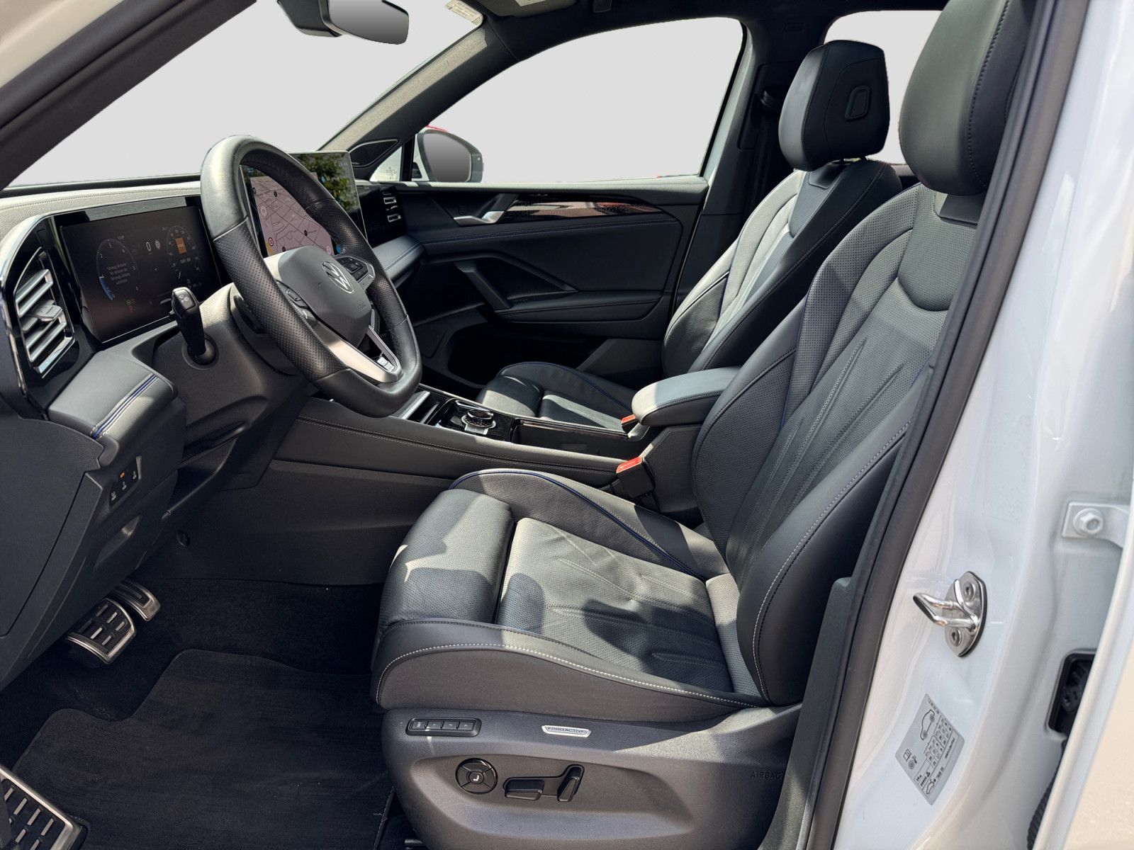Volkswagen Tiguan 2.0TDI DSG 4Mo R-Line Standhz Pano Leder