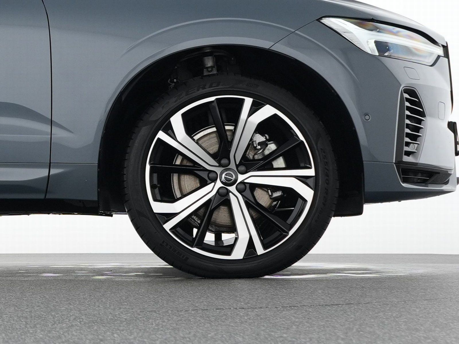 Volvo XC60 T6 Recharge AWD Plus Dark 21"+AHK+360°+H&K