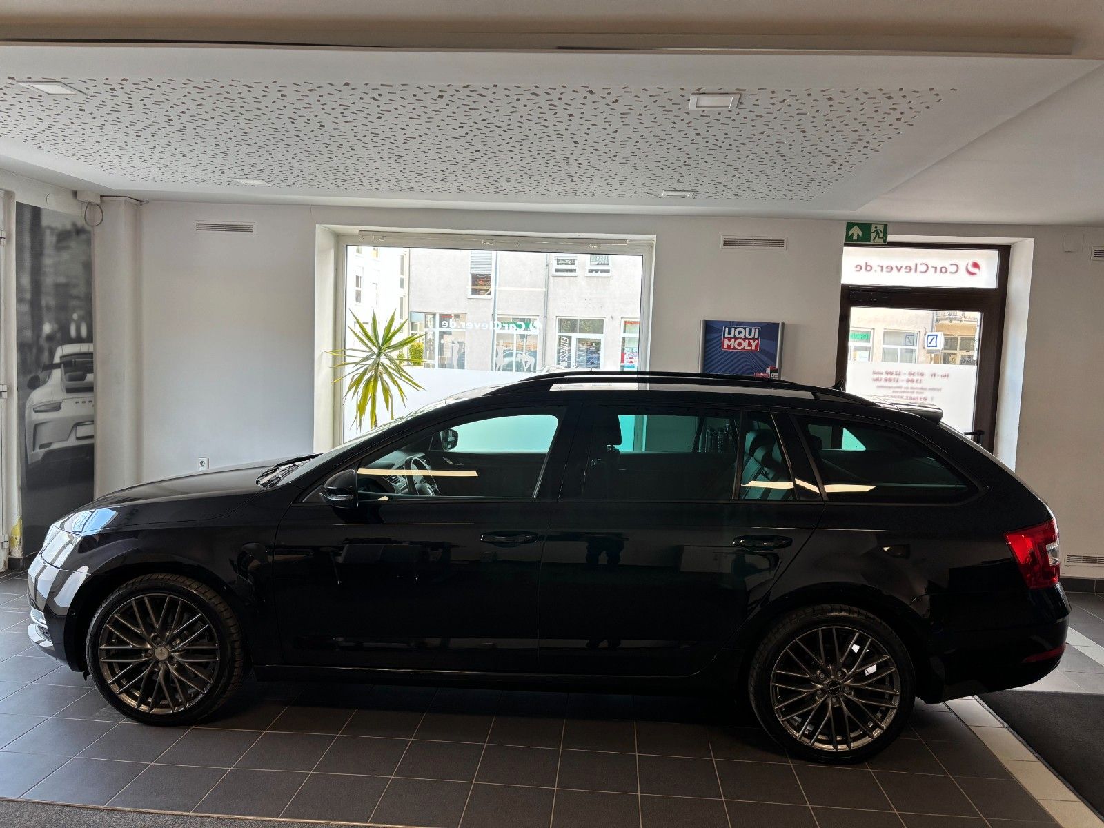 Skoda Octavia Combi Style 4x4 - Samsaru's Car Outlet