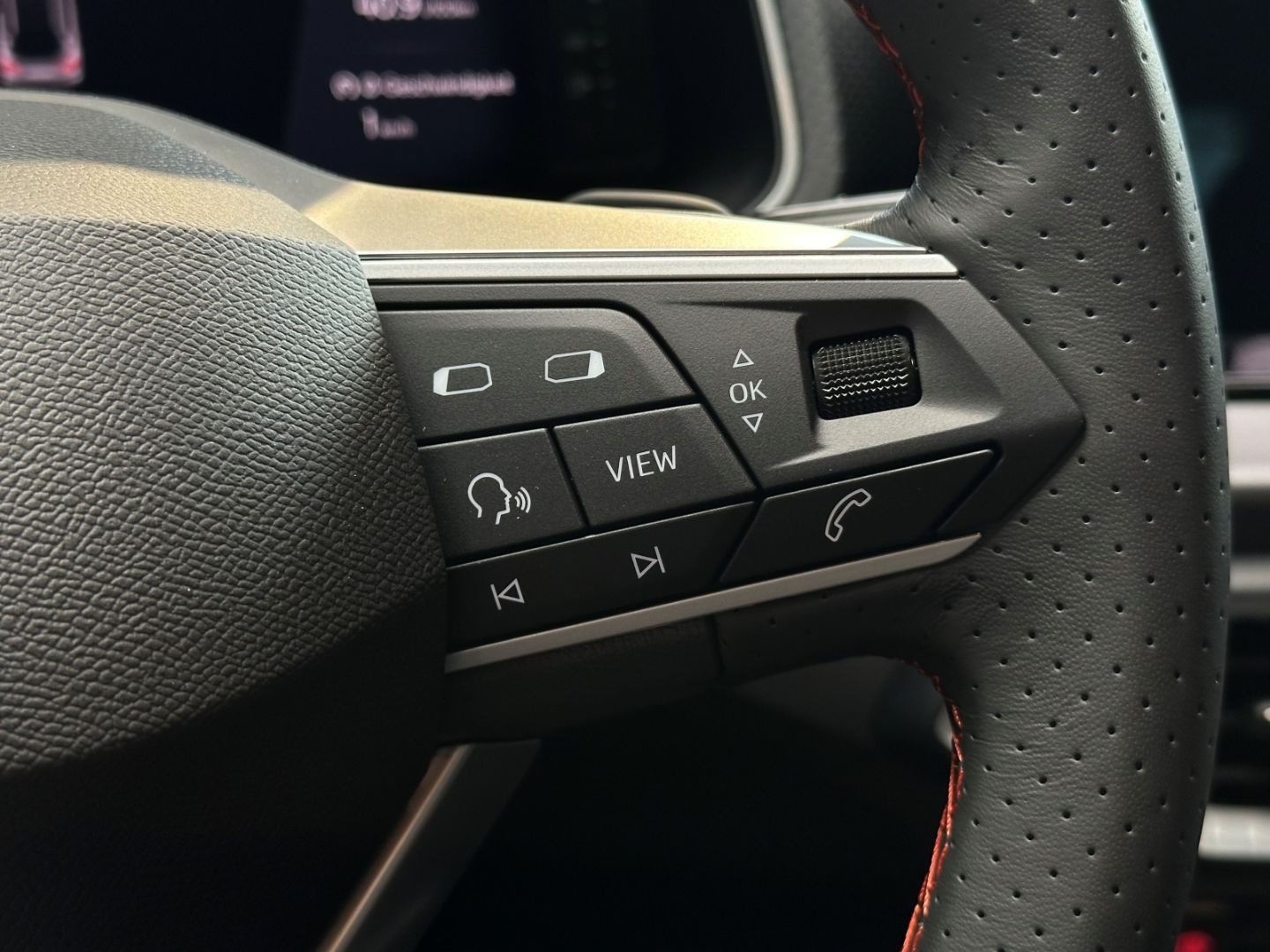 Seat Arona 1.5 TSI DSG FR ACC LED Navi Ahk PDC FullLi