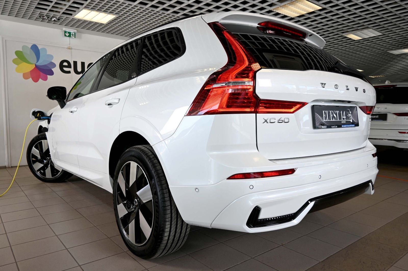 Volvo XC 60 T8 B&W HUD MASSAGE Ultra Dark FULL FULL