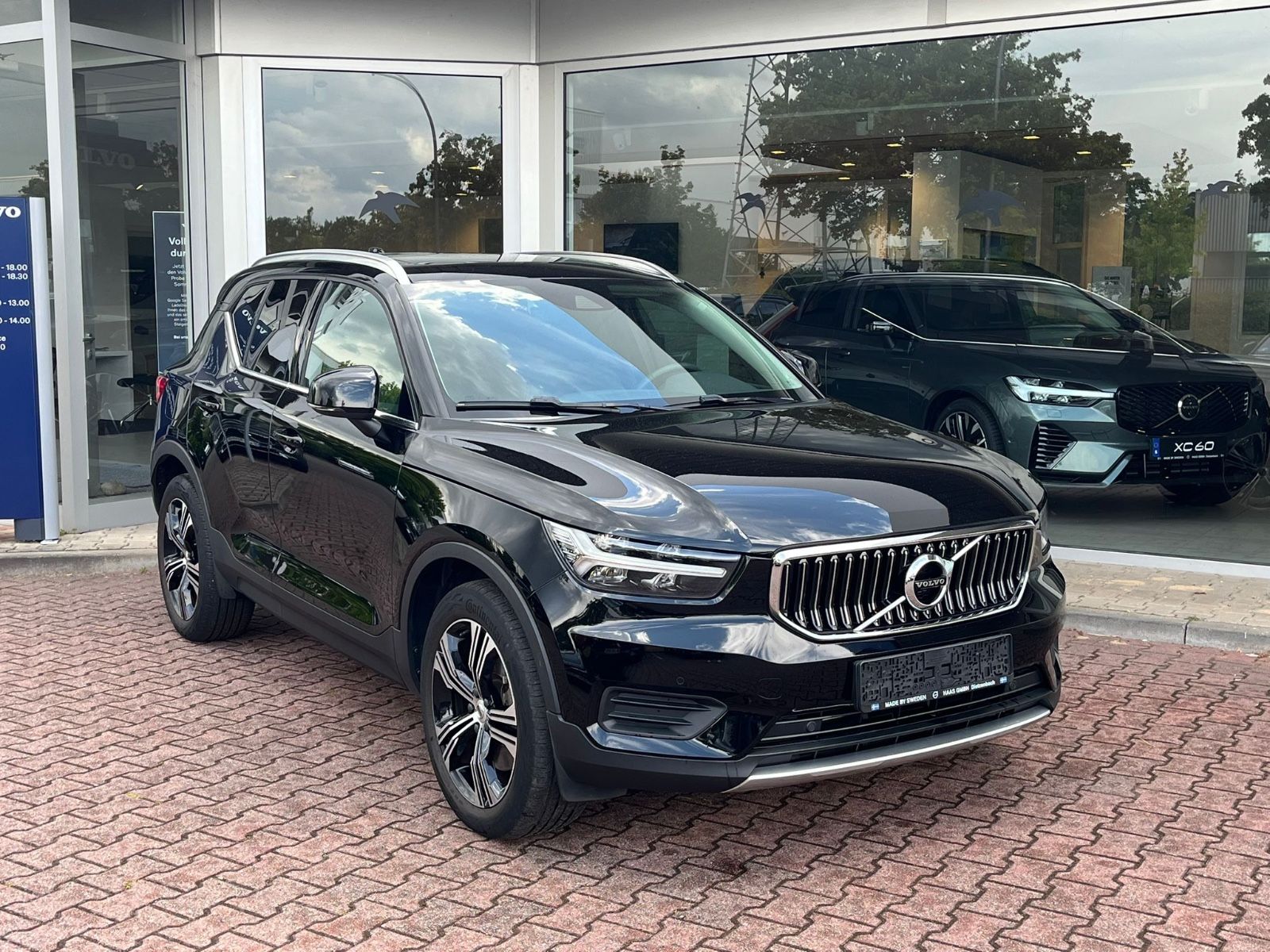 Volvo XC40 T5 Recharge Inscription - Samsaru's Car Outlet