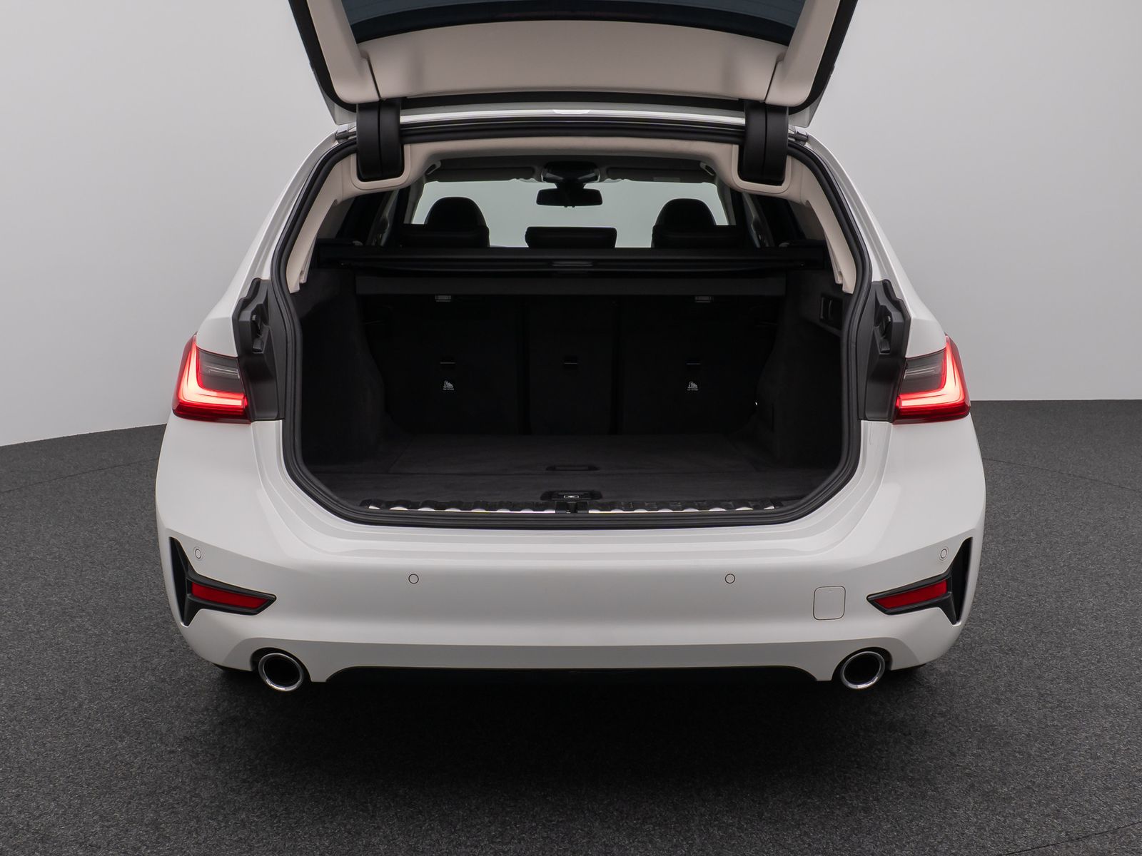 BMW 320d SportLine - Samsaru's Car Outlet