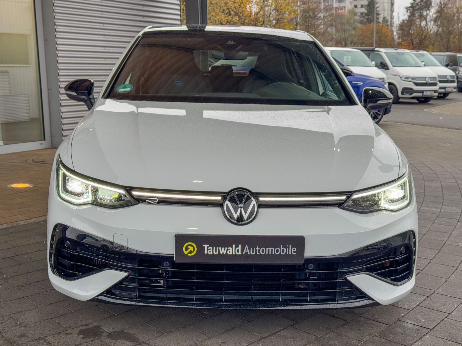 Volkswagen Golf VIII R 2.0 TSI DSG - Samsaru's Car Outlet