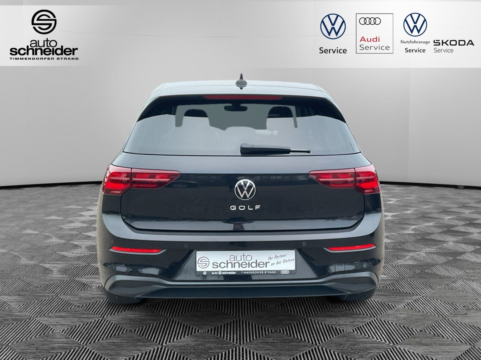 Volkswagen Golf VIII 1.5 TSI Life - Samsaru's Car Outlet