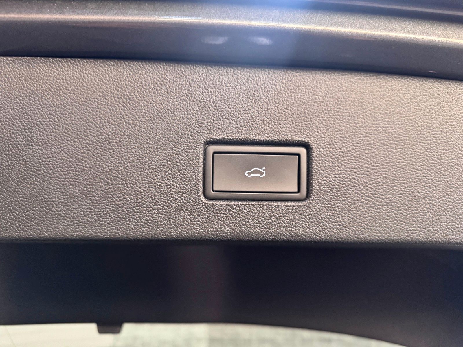 Volkswagen T-Roc Sport 1.5 TSI ACT - Samsaru's Car Outlet