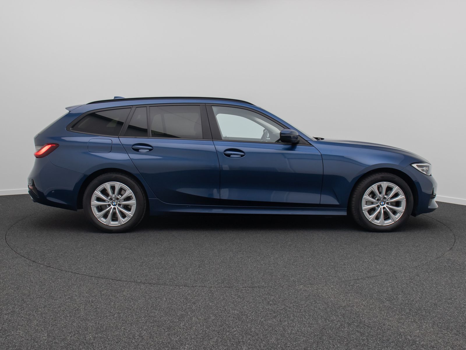 BMW 330i xD - Samsaru's Car Outlet