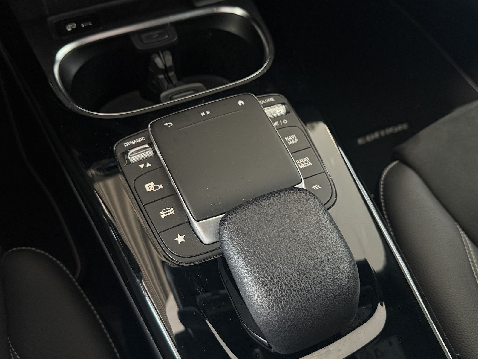 Mercedes-Benz A 250 e AMG-LINE - Samsaru's Car Outlet