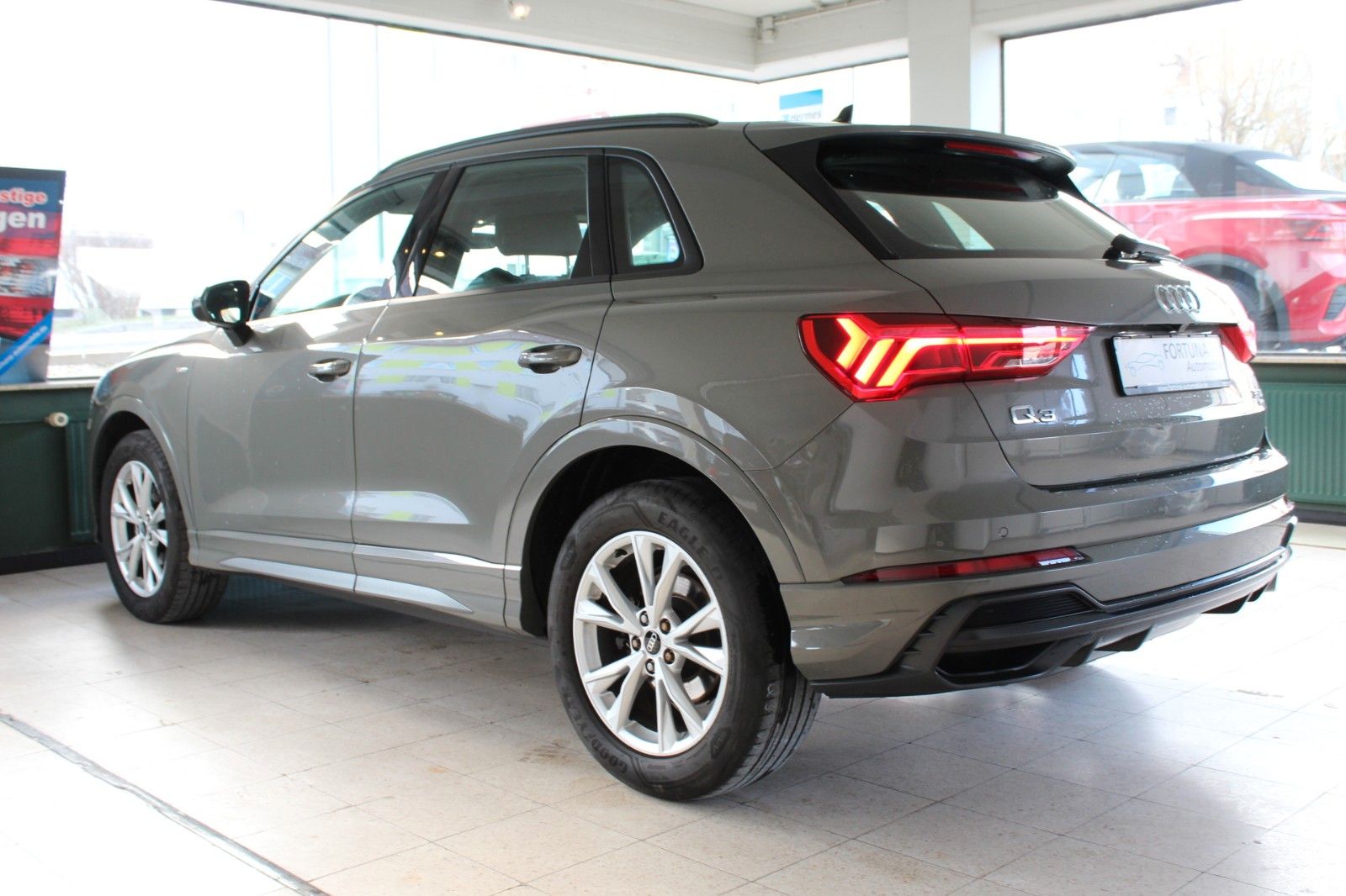 Audi Q3 35 TDI quattro S line - Samsaru's Car Outlet