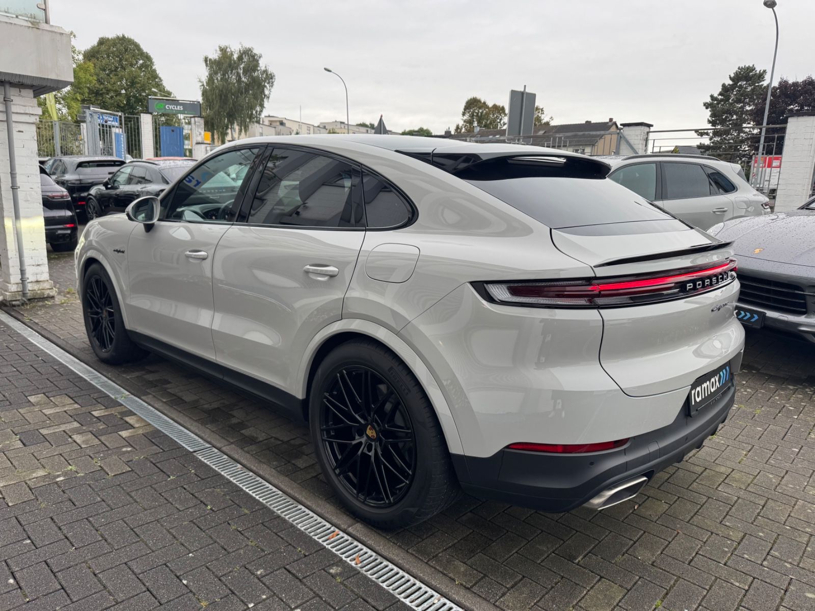Porsche E-Hybrid Coupé INNODRIVE-LUFTF-PANO-MASSAGE-VOLL