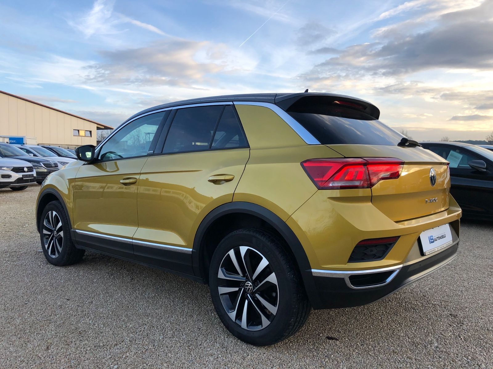 Volkswagen T-Roc United - Samsaru's Car Outlet