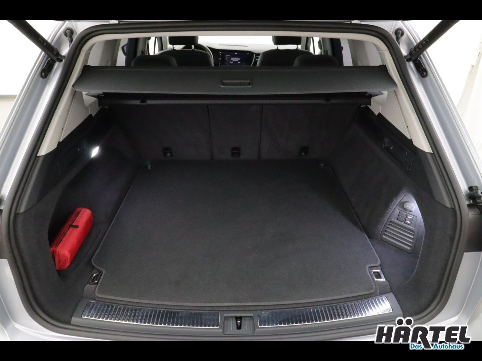 Volkswagen TOUAREG ELEGANCE EHYBRID 3.0 V6 TSI TIPTRONIC - Samsaru's Car Outlet