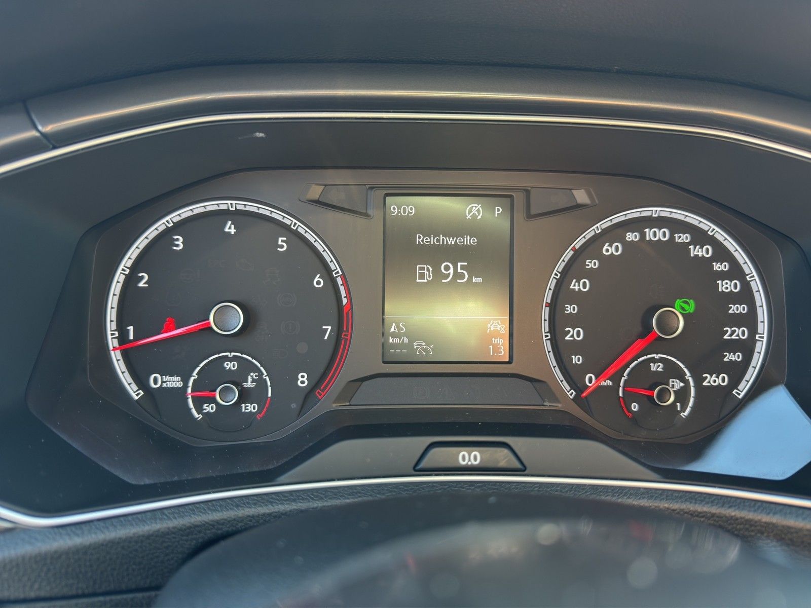 Volkswagen T-Roc 1.5 TSI Sport - Samsaru's Car Outlet