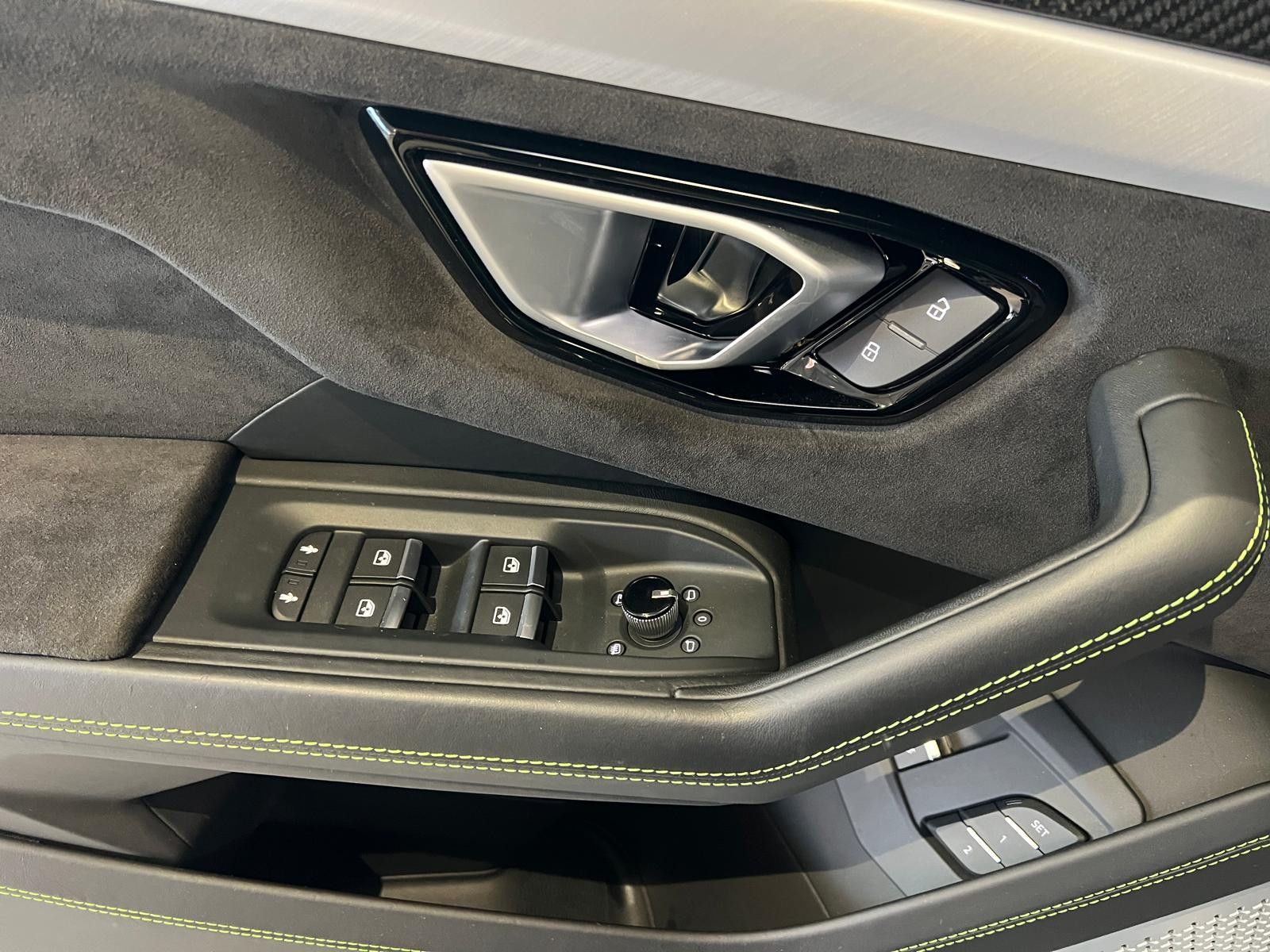 Lamborghini Urus *Großes Carbon Paket*Akrapovic*Garantie