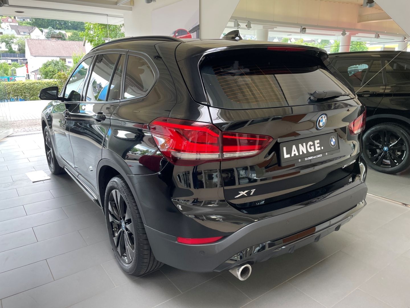 BMW X1 xDrive 25e Sport Line - Samsaru's Car Outlet