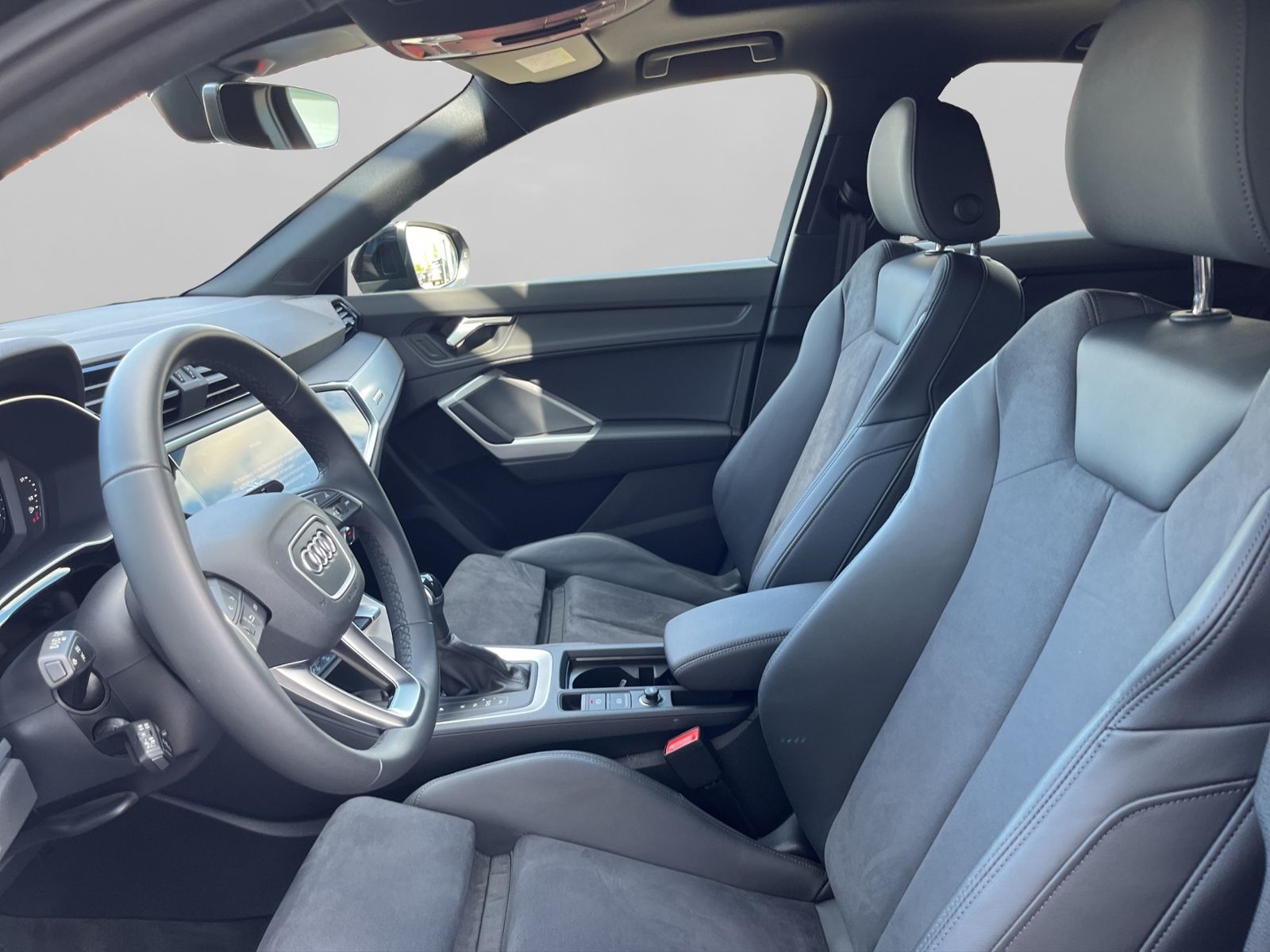 Audi Q3 Sportback 40 TFSI QUATTRO S-LINE - Samsaru's Car Outlet