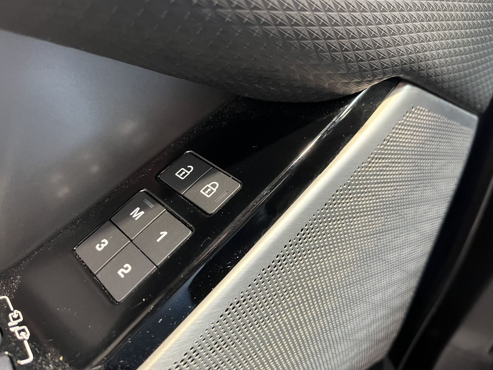 Range Rover Velar - Samsaru's Car Outlet