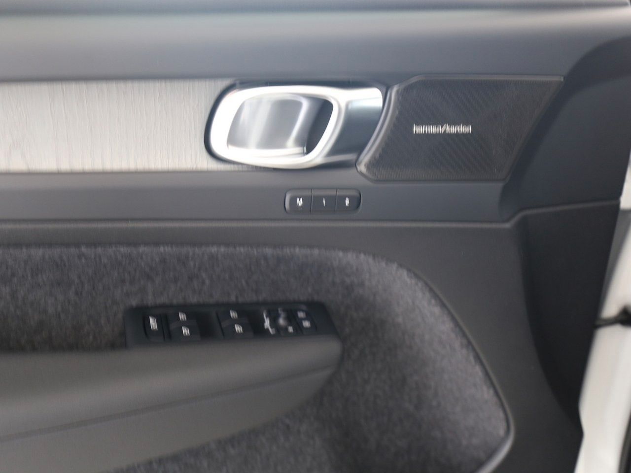 Volvo XC40 B4 DKG Ultra Dark - Samsaru's Car Outlet