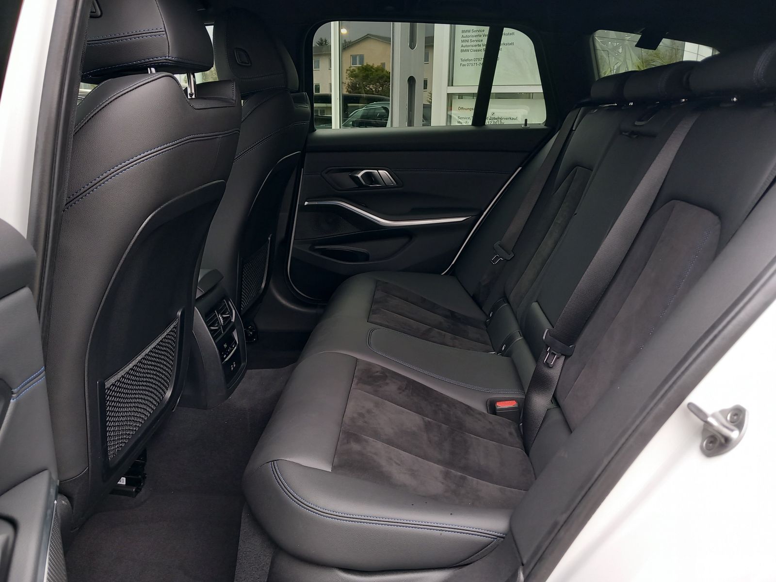 BMW 320i Touring Aut MSport - Samsaru's Car Outlet