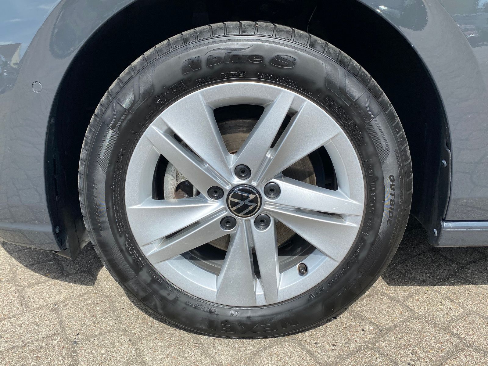 Volkswagen Golf VIII 1.5 eTSI DSG Life - Samsaru's Car Outlet