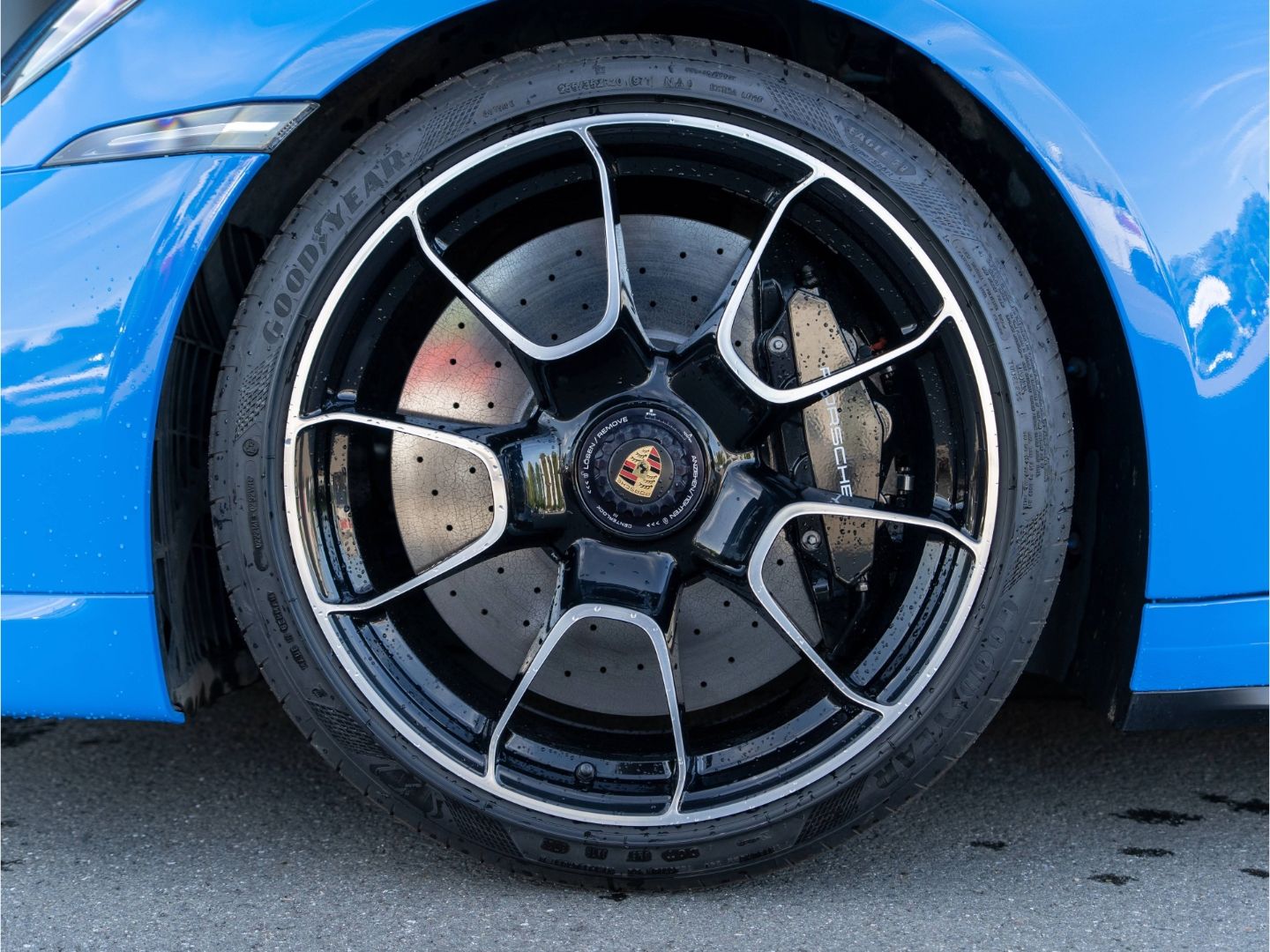 Porsche 911 Turbo S Lift PCCB Burmester InnoDrive