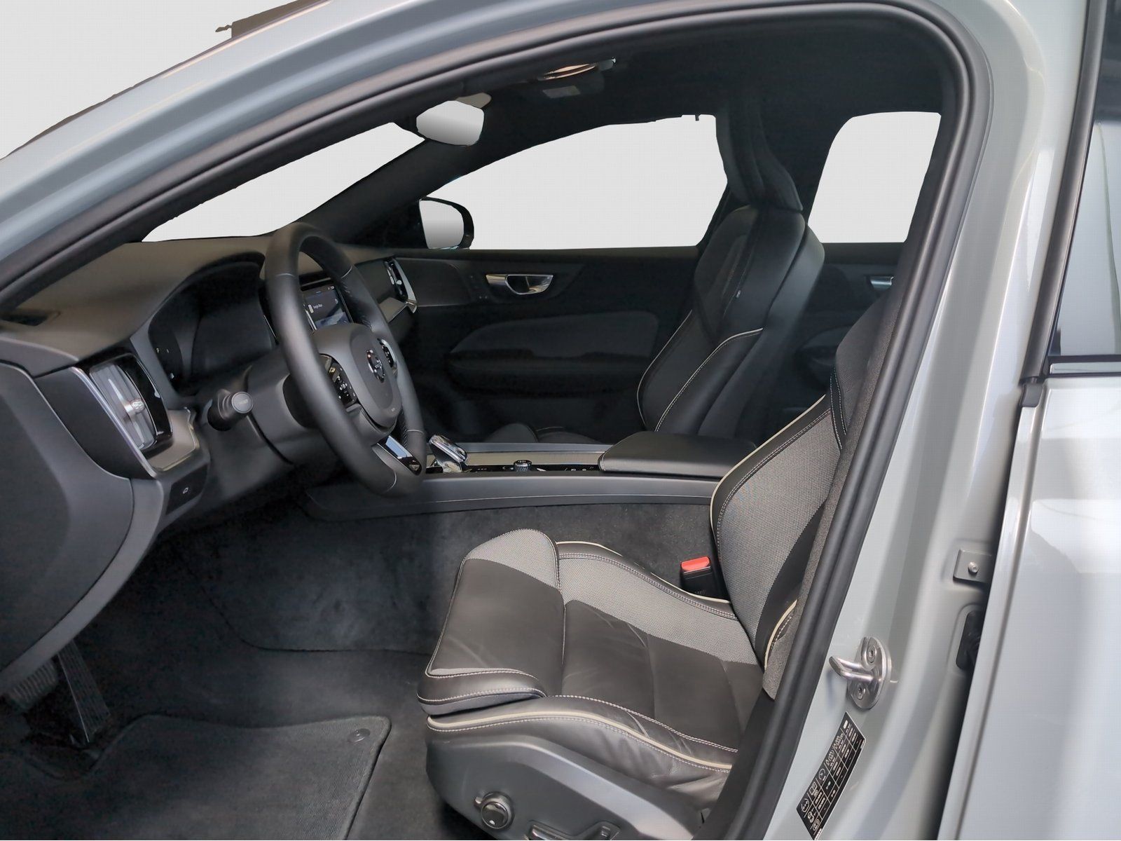 Volvo S60+B4+Mild-Hybrid+Benzin+GT+Plus+Dark+Standh.++