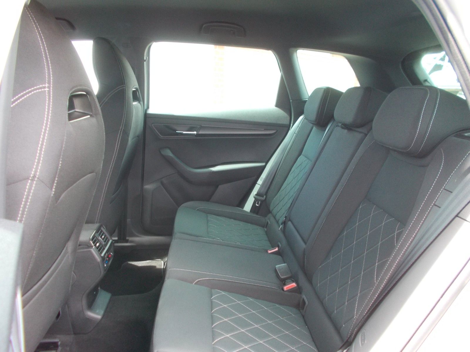 Skoda Karoq Sportline 2.0 TDI 4x4 * ACC * AHK * 360° !