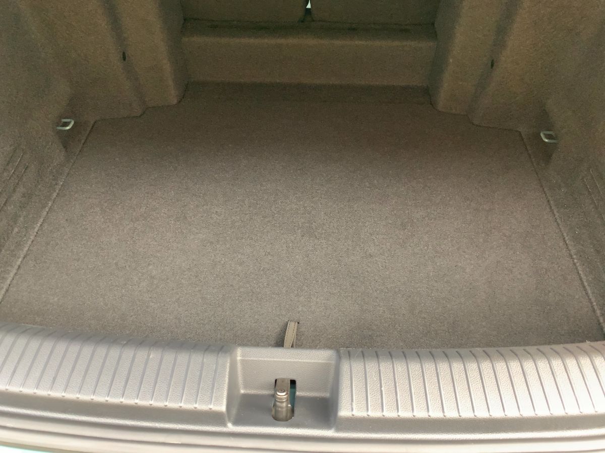 Volkswagen T-Roc 1.5 TSI R-LINE - Samsaru's Car Outlet