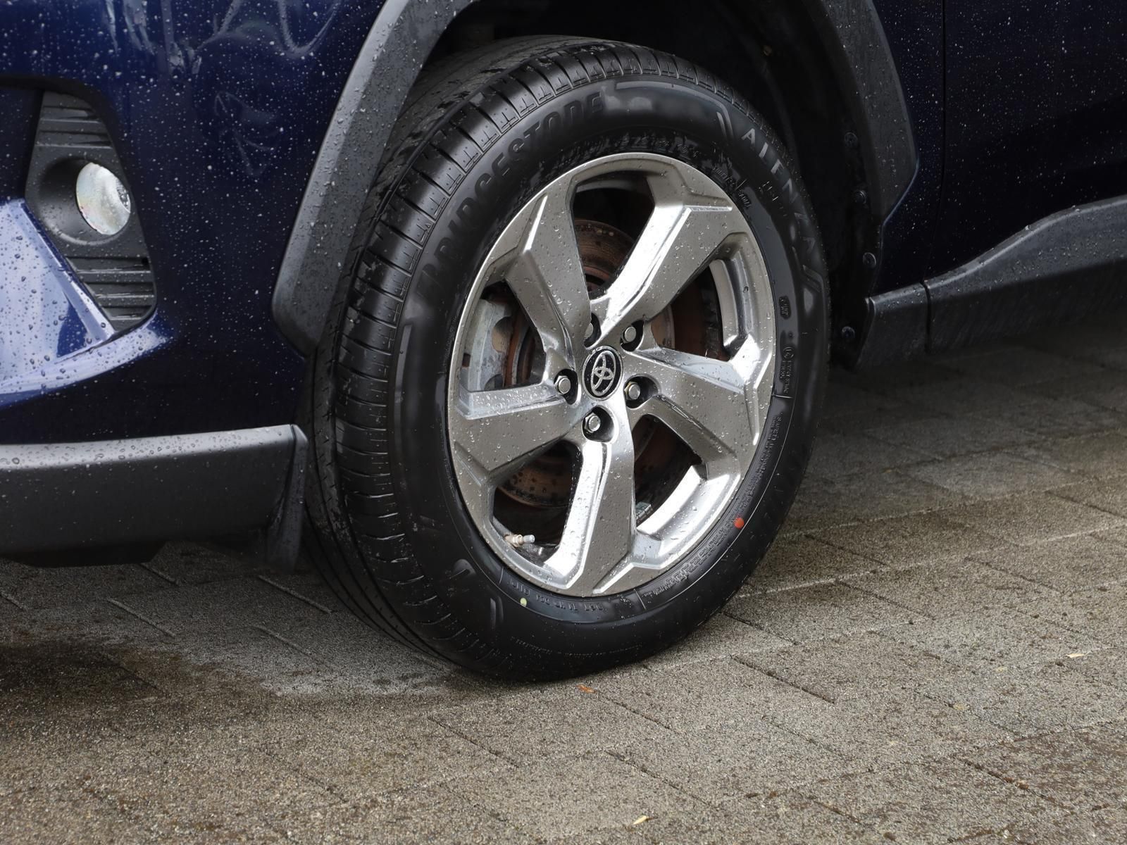 Toyota RAV 4 RAV4 2.5 VVT-i Hybrid Club 4x4 - Samsaru's Car Outlet