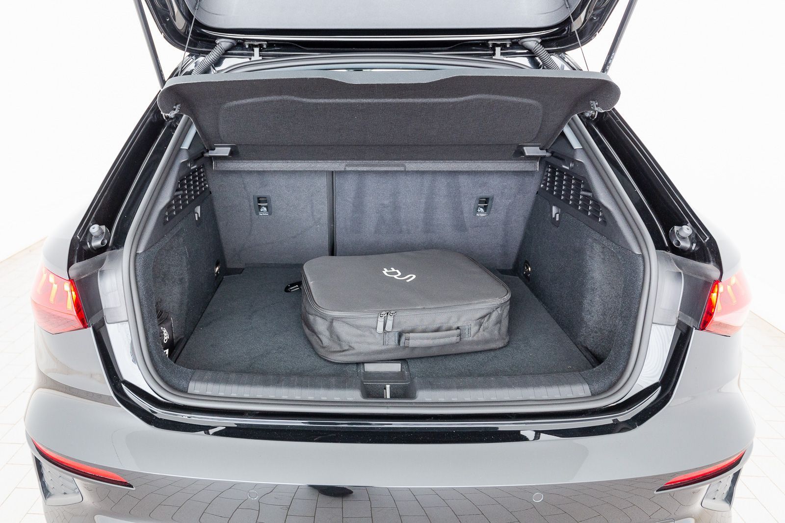 Audi A3 Sportback TFSI e S line - Samsaru's Car Outlet