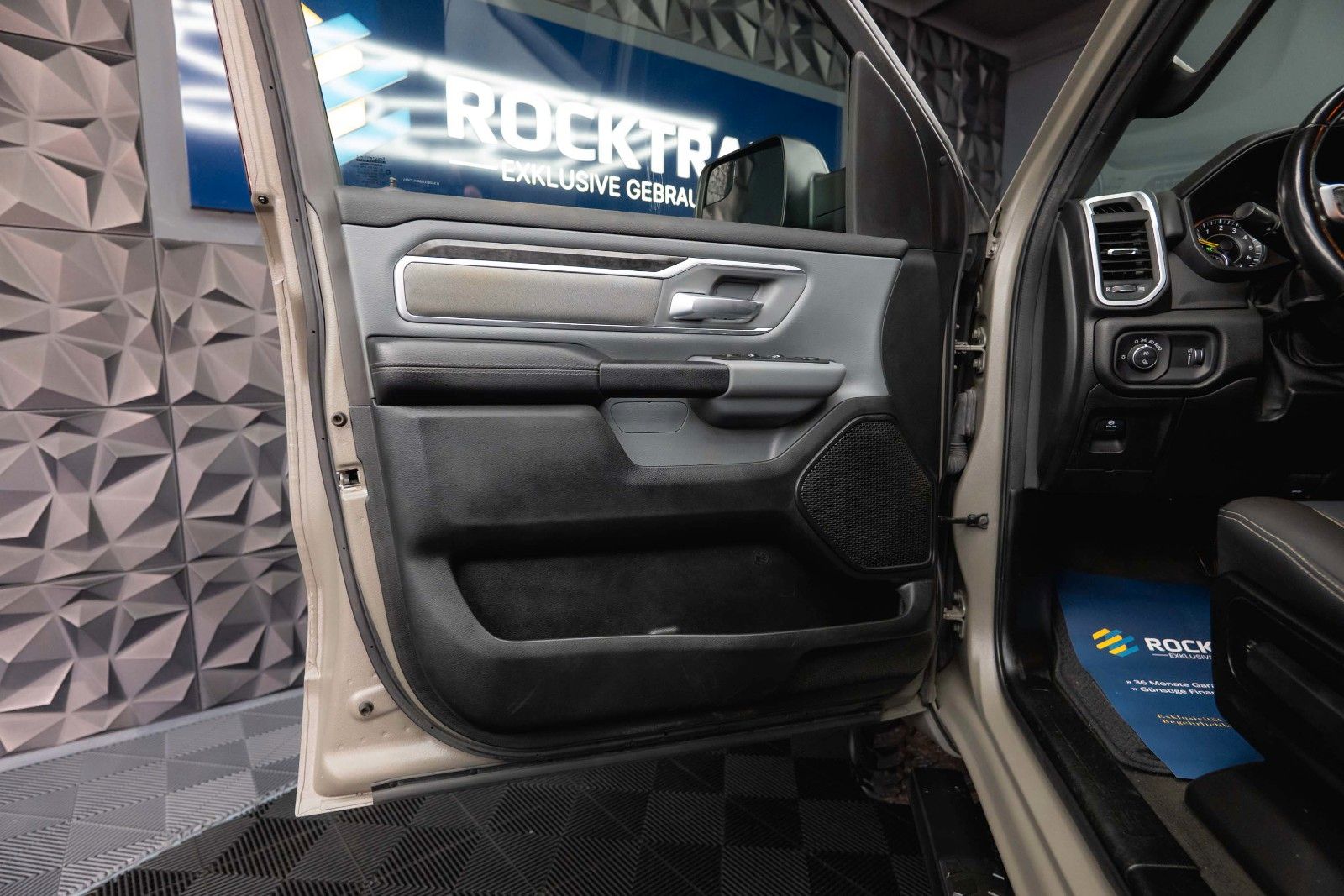 Dodge RAM 5.7 V8 HEMI 4x4 OFFROAD LONGBED RAPTOR Style