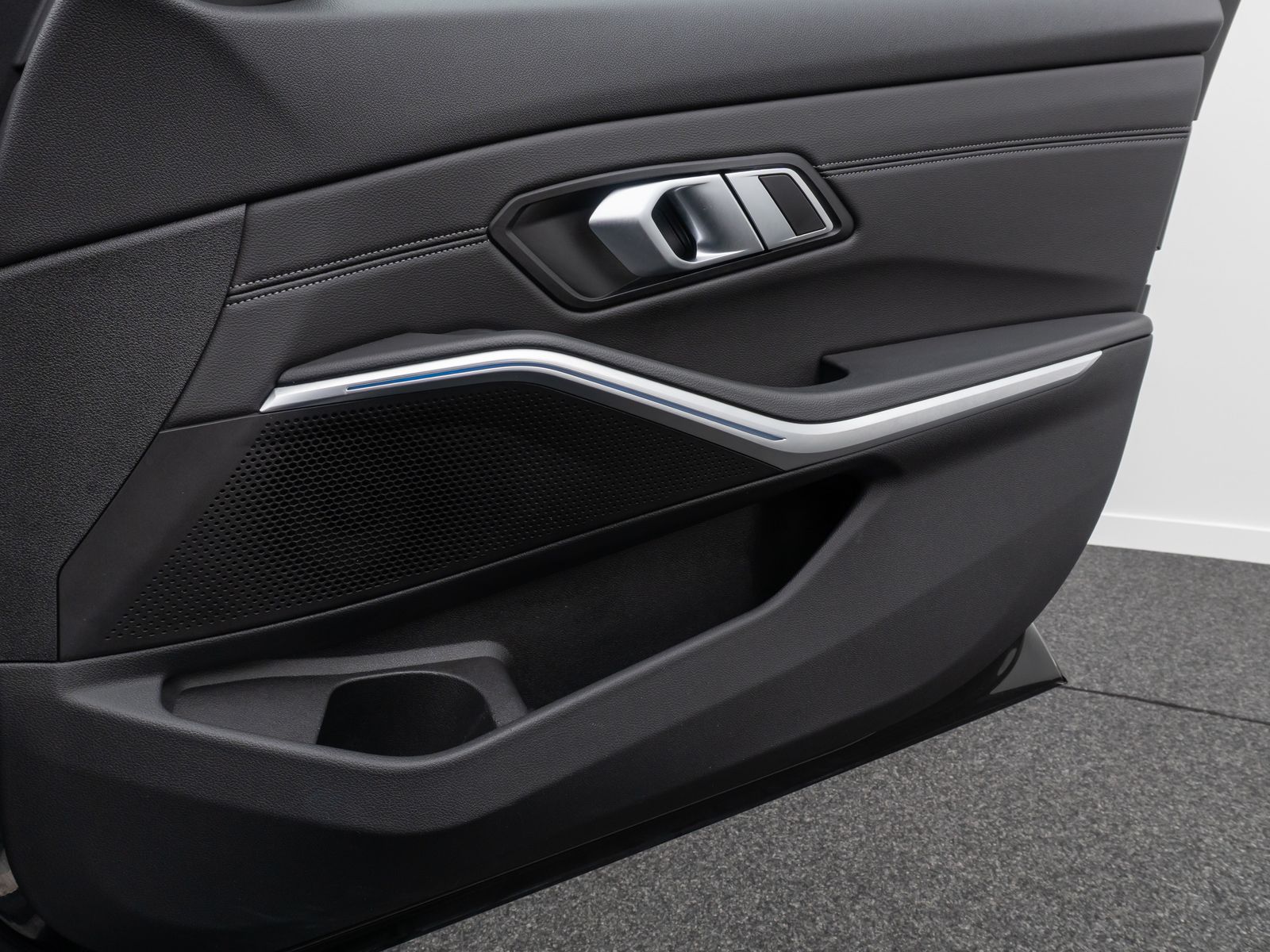 BMW 330e Sport Line - Samsaru's Car Outlet