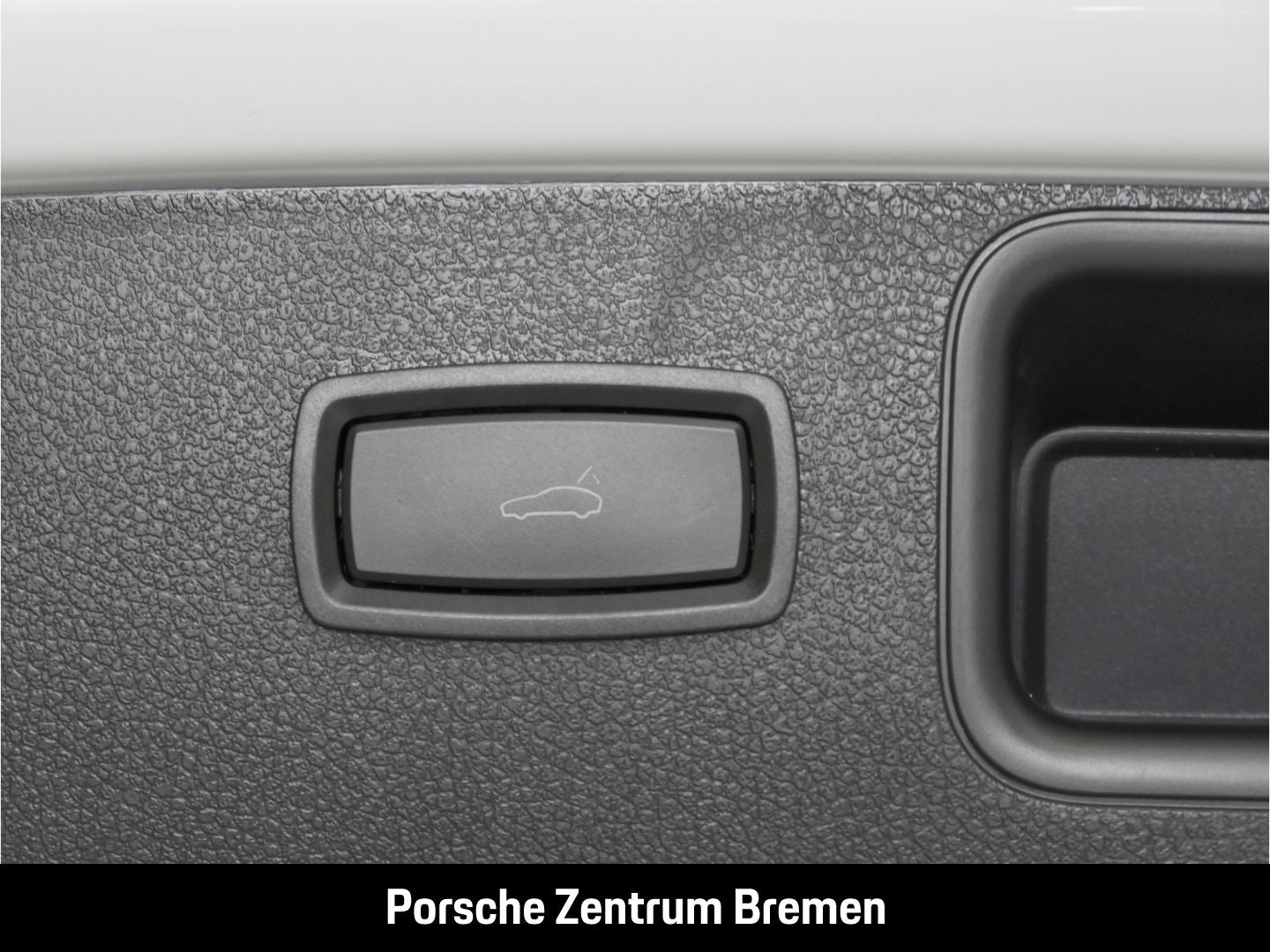 Porsche Macan T - Samsaru's Car Outlet