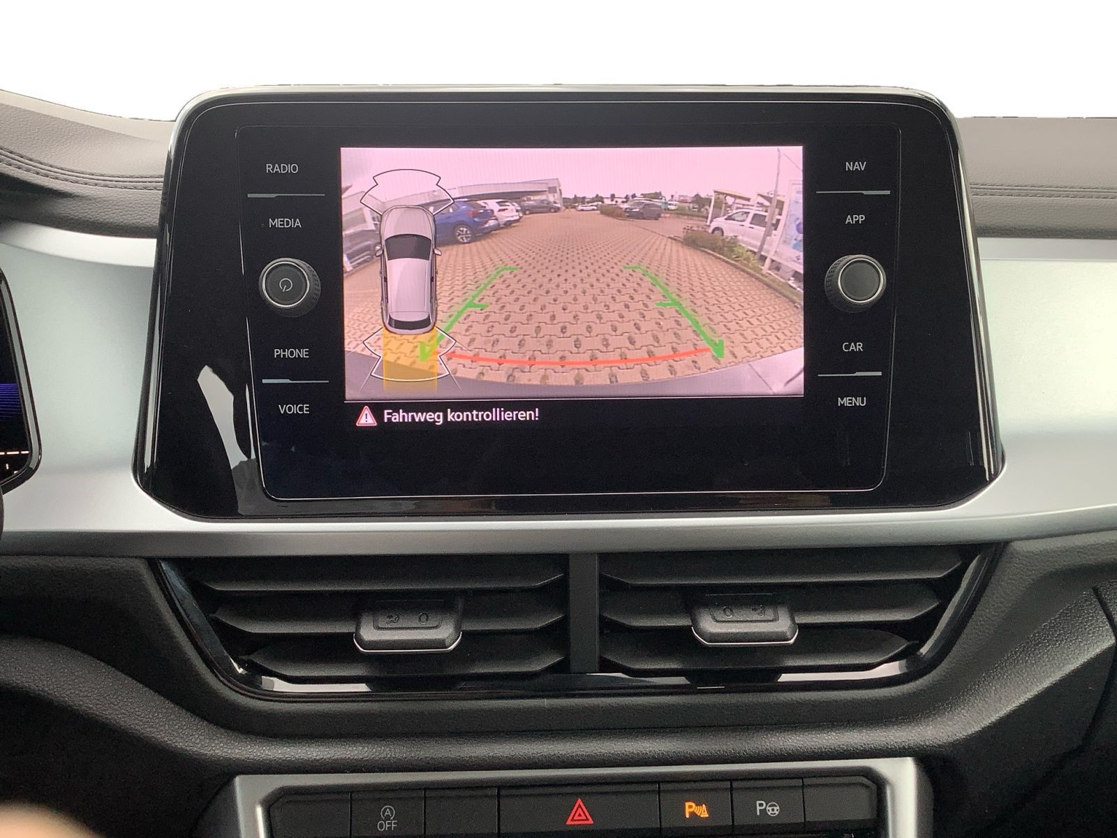 Volkswagen T-Roc 1.5 TSI DSG Life - Samsaru's Car Outlet