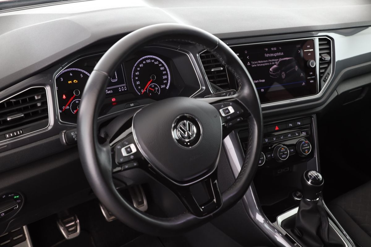 Volkswagen T-Roc 1.5 TSI IQ.DRIVE - Samsaru's Car Outlet