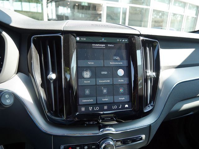 Volvo XC60 B4 Plus Dark SHZ H/K HGSD NAVI FACEL. LED