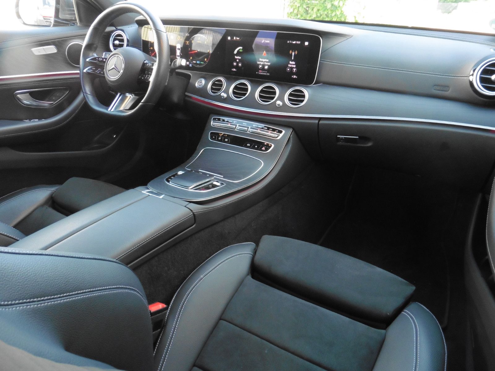 Mercedes-Benz E 300 d 4MATIC AMG Line - Samsaru's Car Outlet