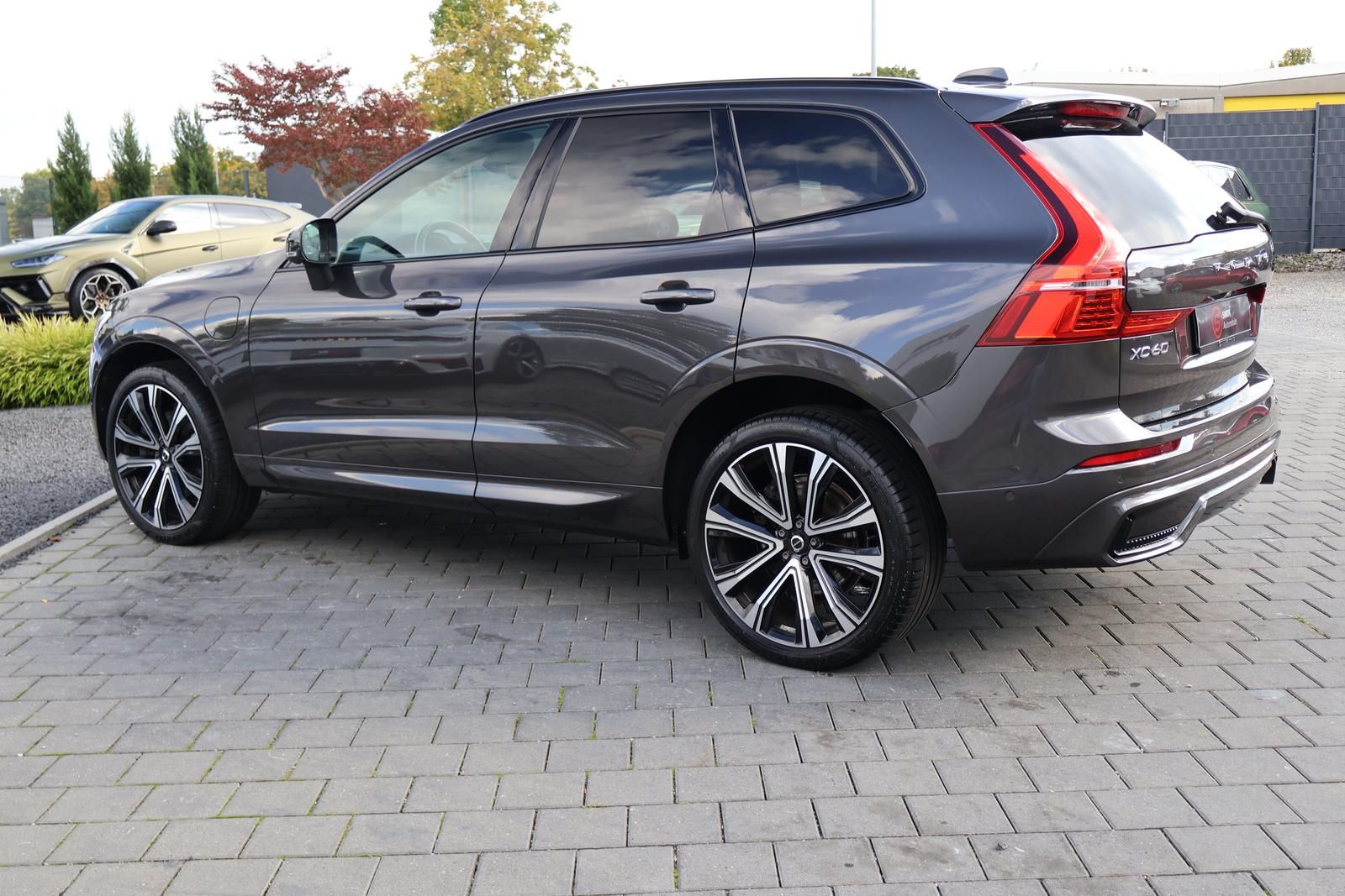 Volvo XC60  T8 AWD R Design Hybrid  Pano-AHK-FACELIFT
