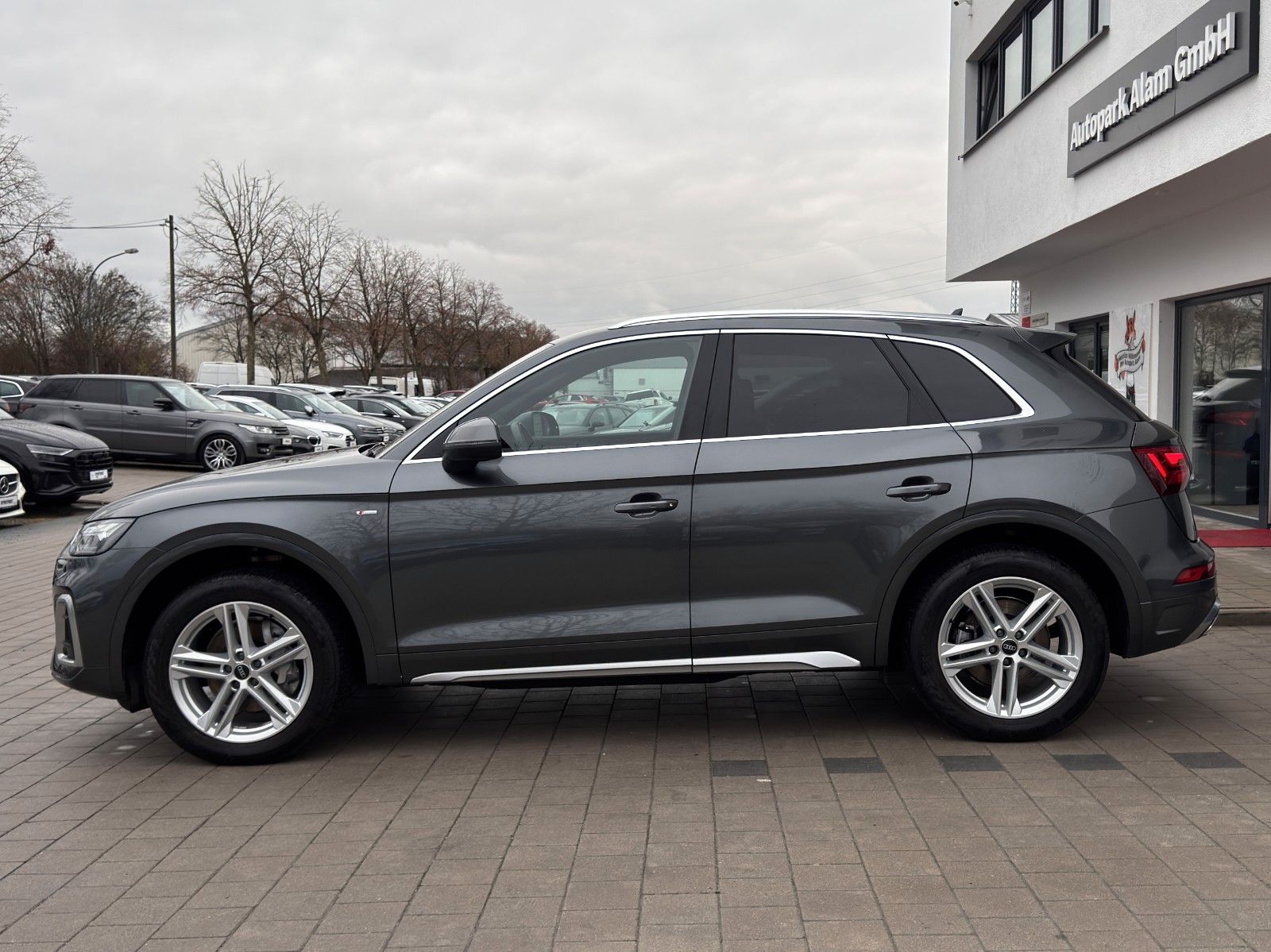 Audi Q5 40 TDI quattro S line - Samsaru's Car Outlet