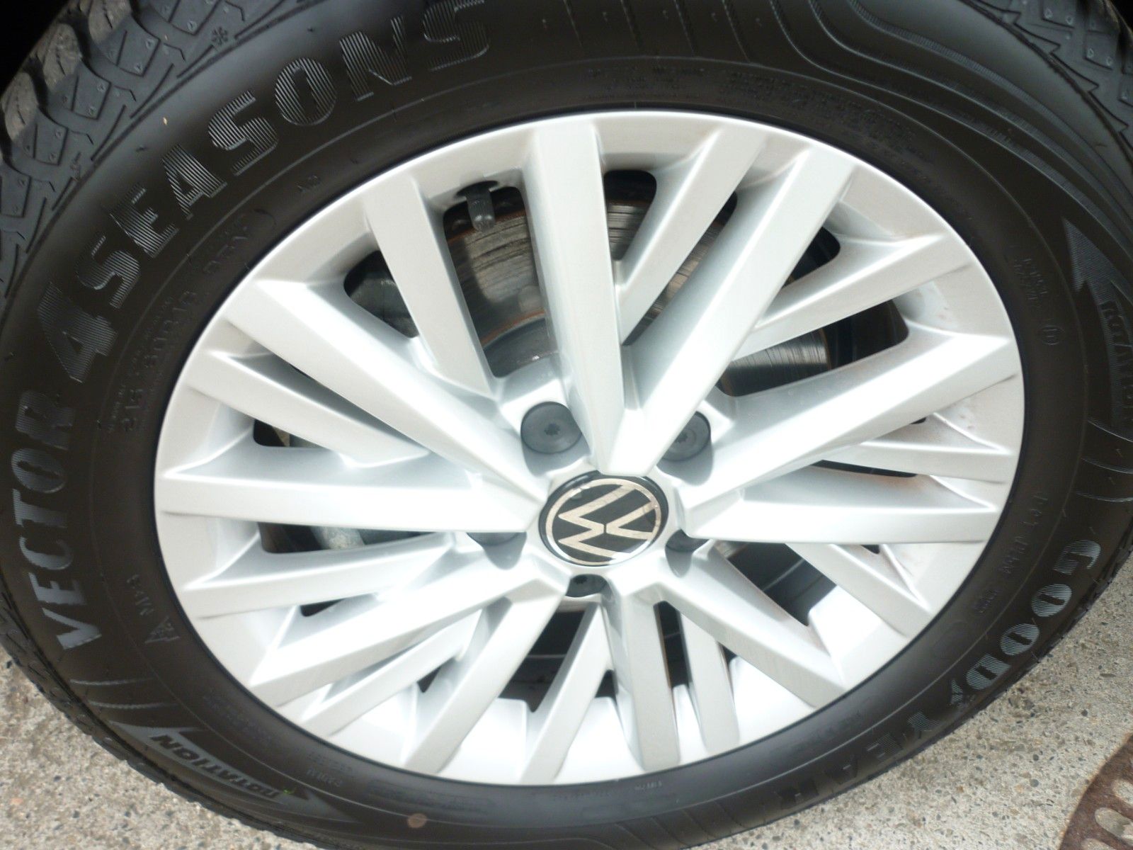 Volkswagen T-Roc 1.0 TSI Life - Samsaru's Car Outlet
