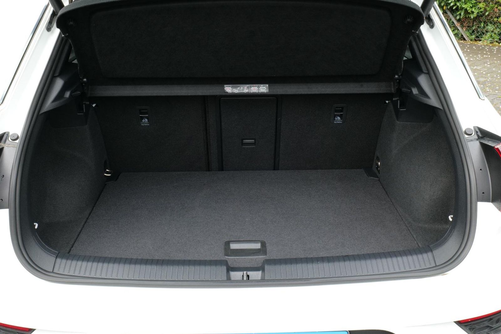 Volkswagen T-ROC Sport 1.5 TSI - Samsaru's Car Outlet
