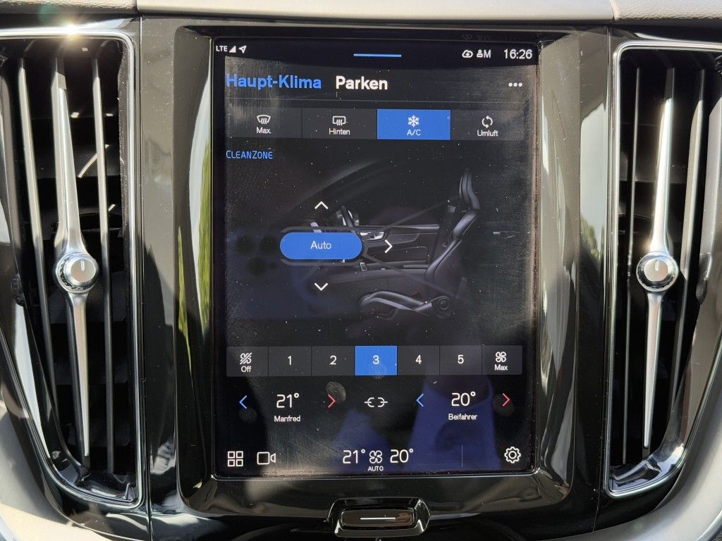 Volvo XC60 B4 B Core - Samsaru's Car Outlet
