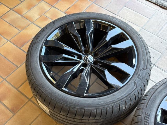 Volkswagen Touareg 3.0 TDI 4M R-Line - Samsaru's Car Outlet