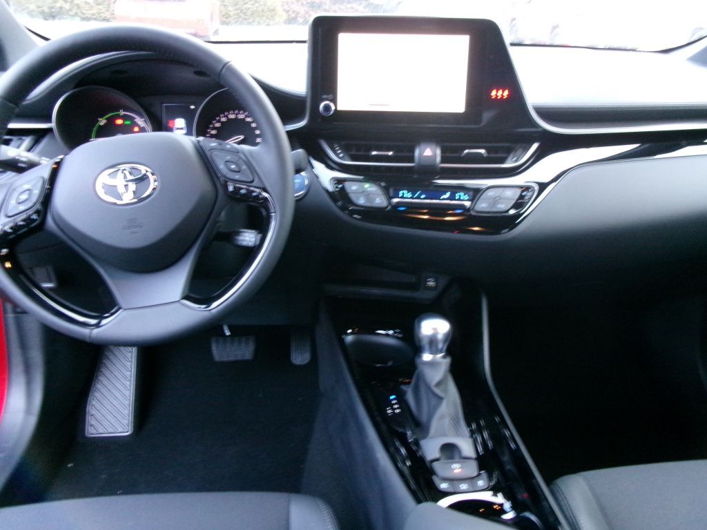 Toyota C-HR 2.0 Hybrid Team - Samsaru's Car Outlet
