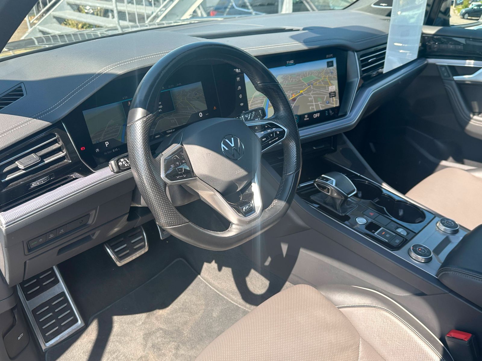 Volkswagen Touareg R-Line 3.0 TSI 4MOTION - Samsaru's Car Outlet