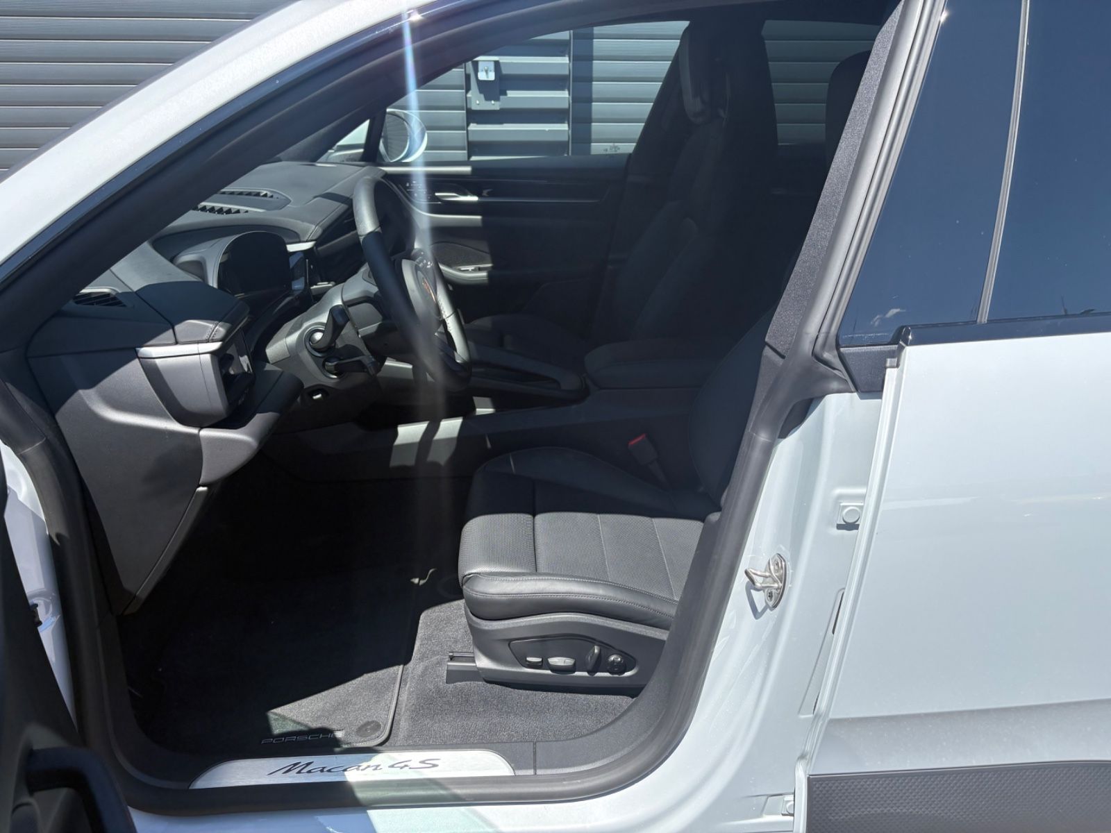 Porsche Macan Electric 4 S - Samsaru's Car Outlet