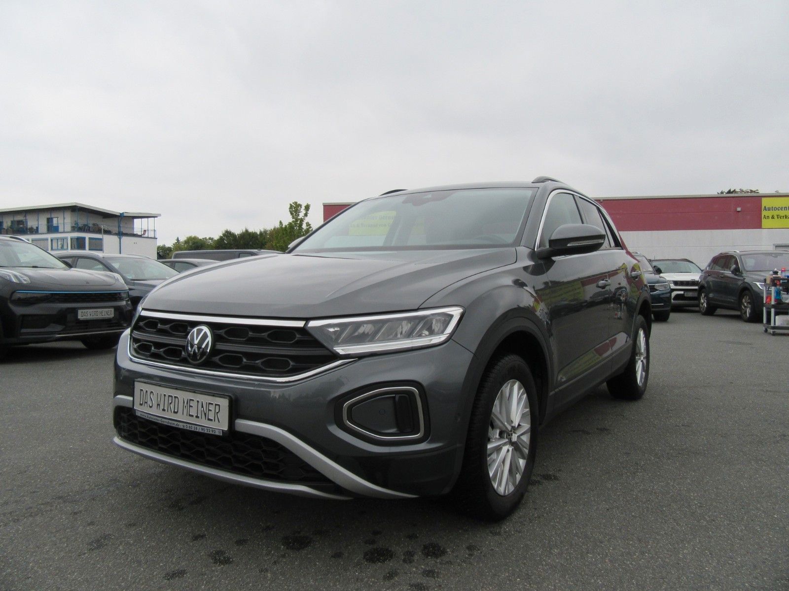 Volkswagen T-Roc R-Line - Samsaru's Car Outlet